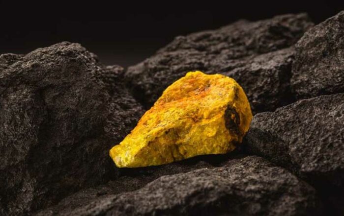 Investeren in uranium - Deze afbeelding toont ruw uranium in erts.