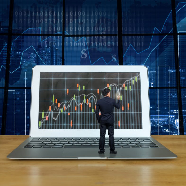 Automatización de inversiones - persona en un portátil