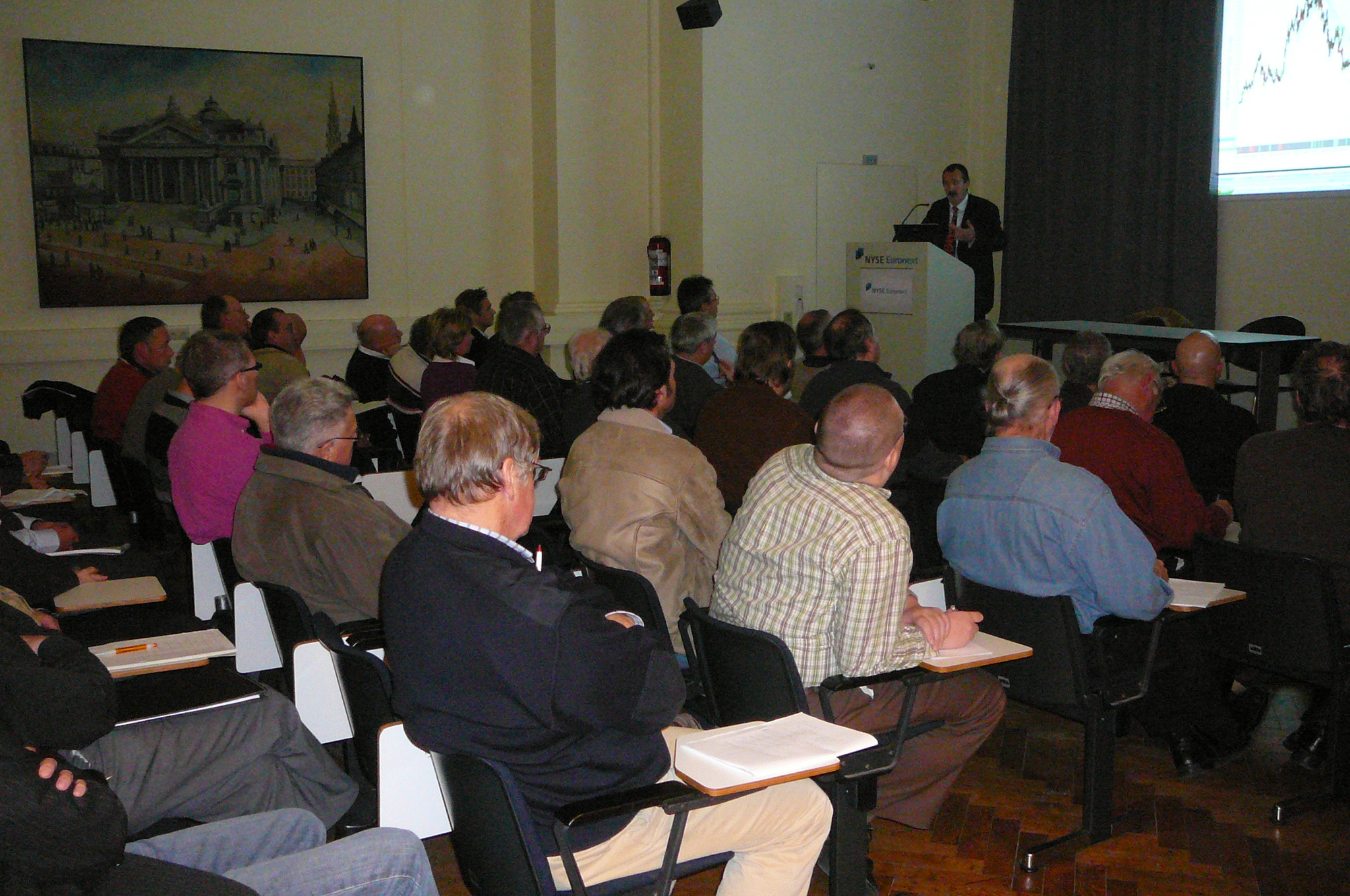 Paul Gins imparte una conferencia en el edificio de la bolsa de valores NYSE Euronext de Bruselas.