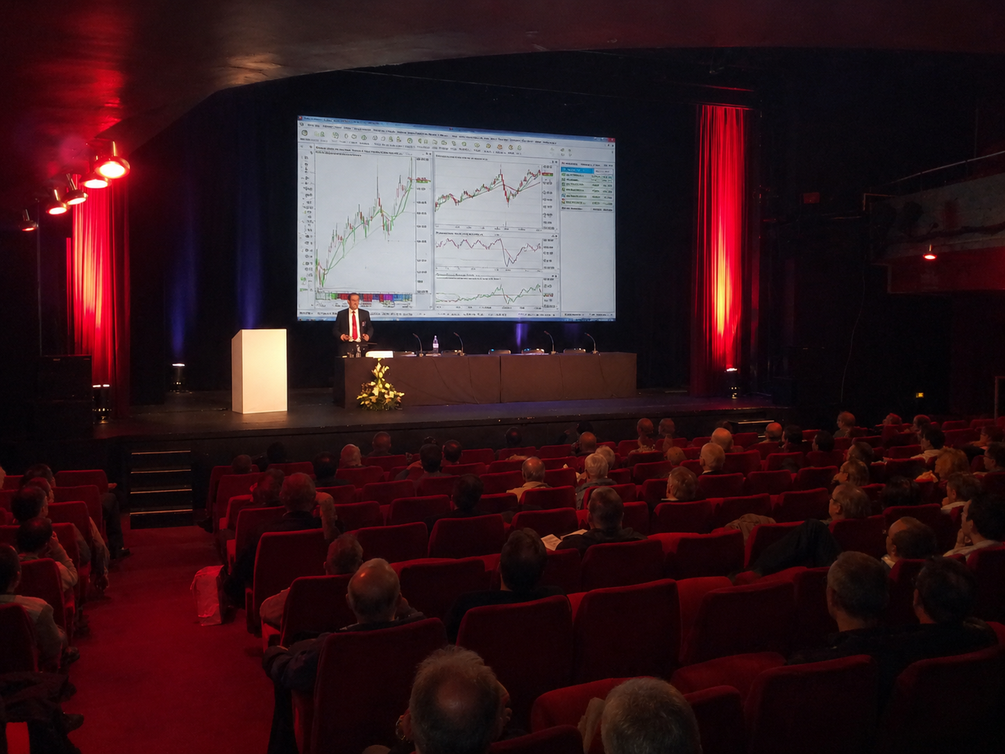 Paul Gins imparte formación sobre sistemas de trading en SalonAT en París.